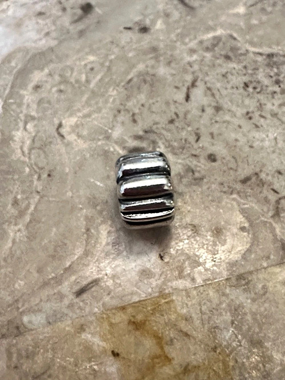 Pandora Ribbed Clip Charm